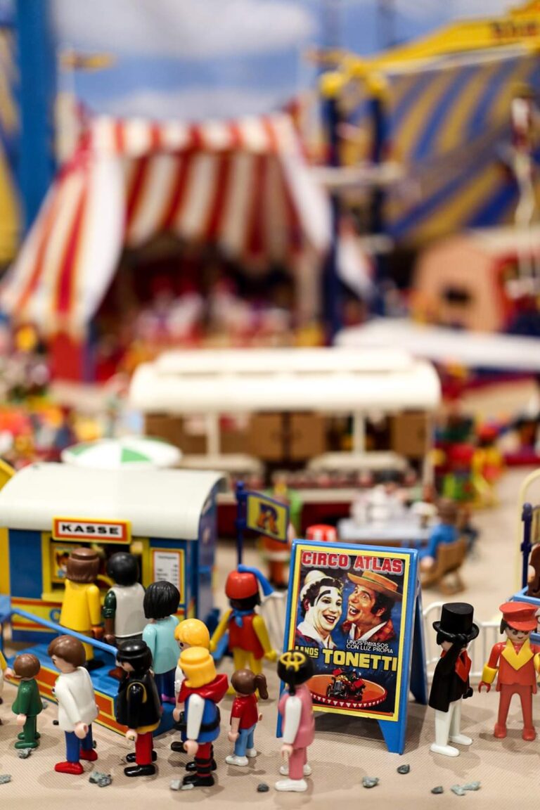 Abre en San Sebastián la Exposición Solidaria de Playmobils para luchar contra el Cáncer Infantil